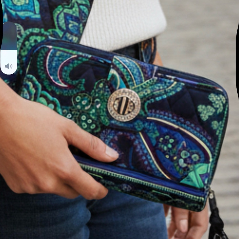 BNWT Vera Bradley Rhapsody Paisley Quilted Wallet